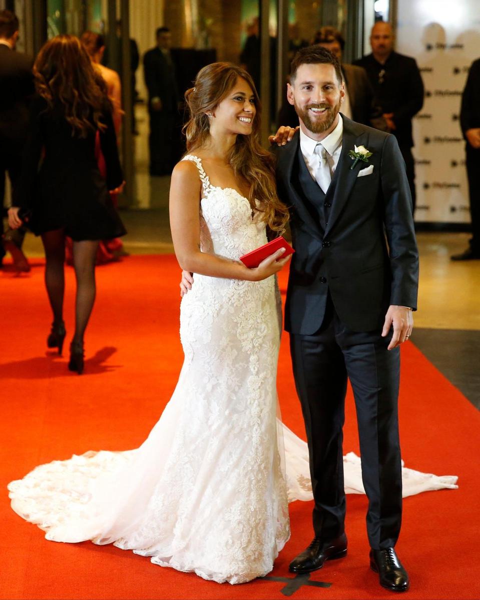 Leo Messi y Antonella Roccuzzo tras darse el 'si, quiero'