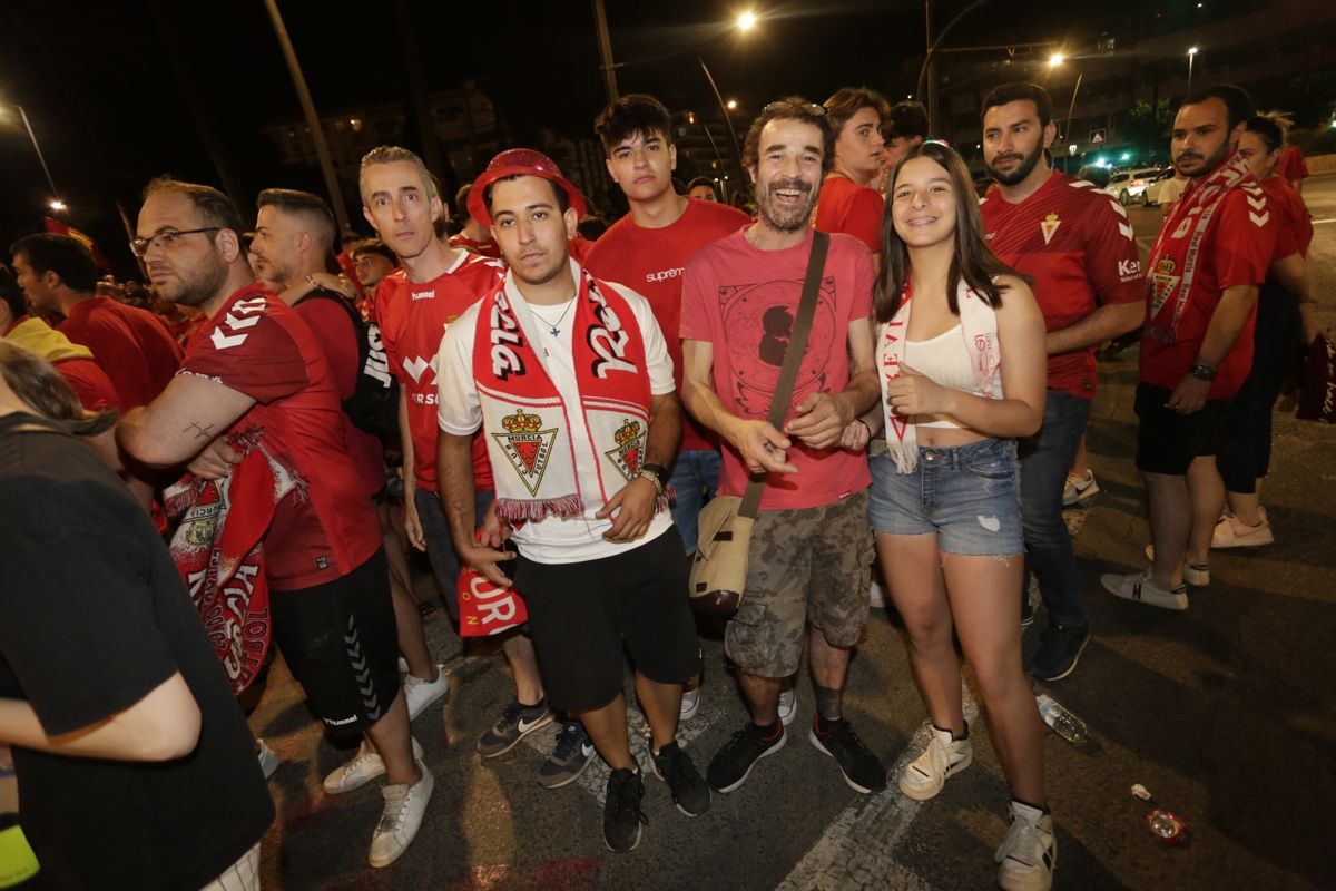 La Circular se llena para celebrar el ascenso del Real Murcia