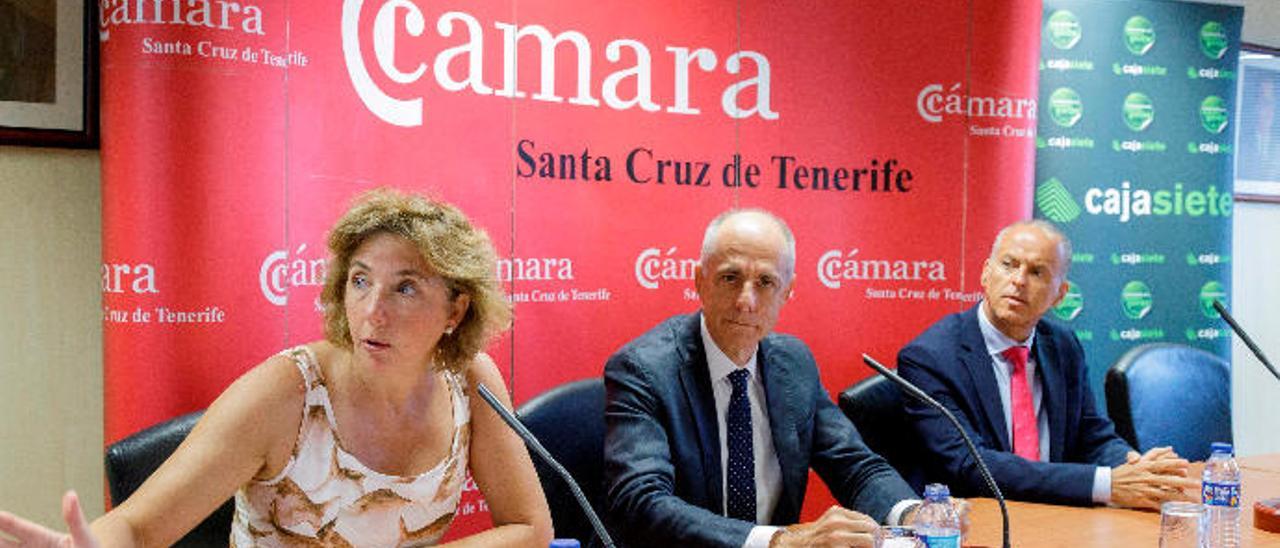 Lola Pérez, Santiago Sesé y Manuel del Castillo, ayer.