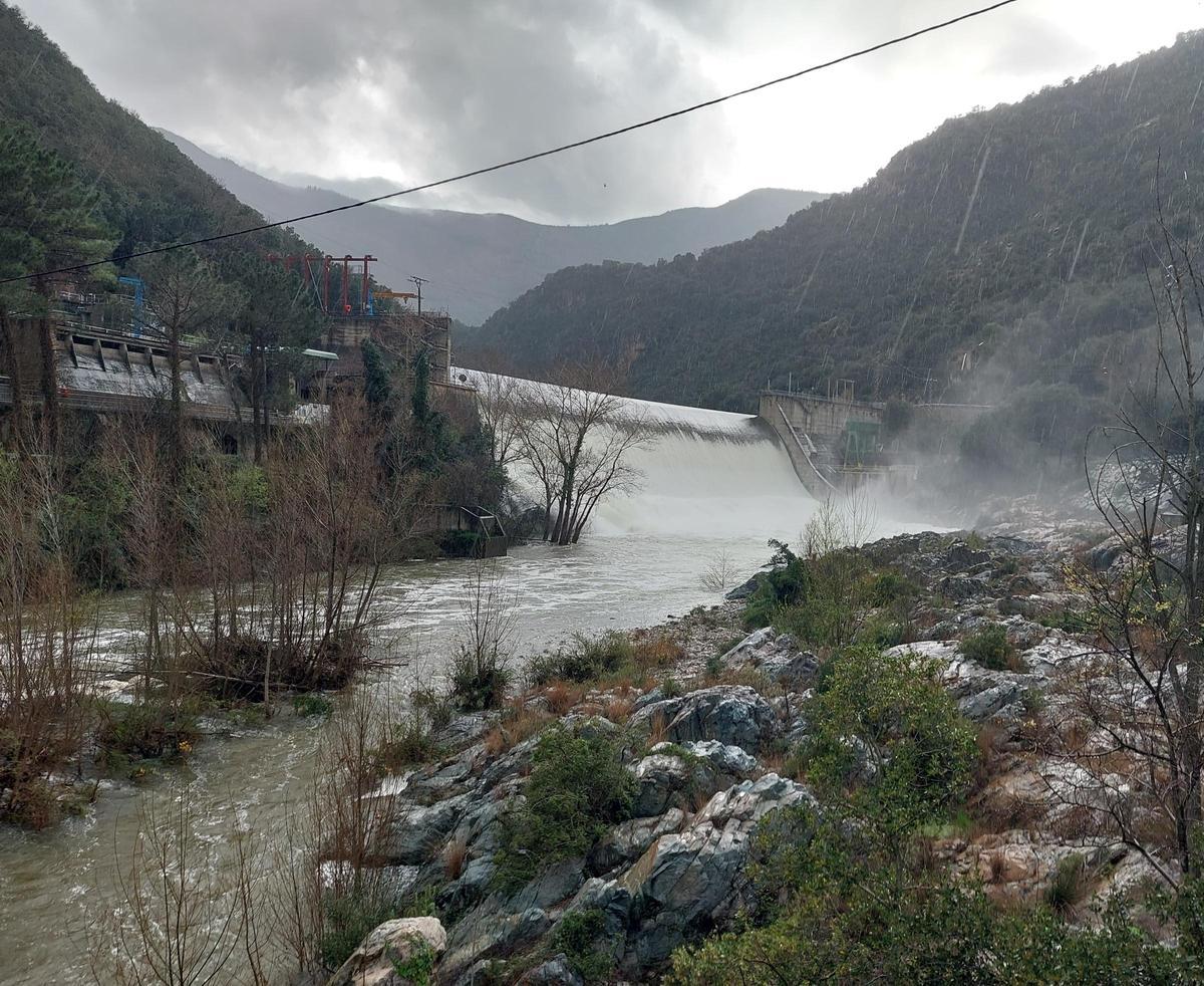 Tarda de pluja al peu del pantà del Pasteral Tarda de pluja al peu del pantà del Pasteral