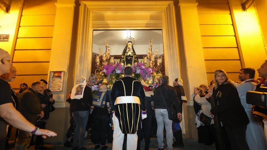 Semana Santa Marinera: La Dolorosa procesiona por el Cabanyal