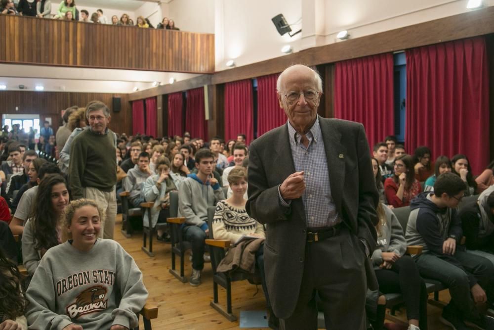 Coloquio del filósofo Emilio Lledó con los alumnos del IES Aramo