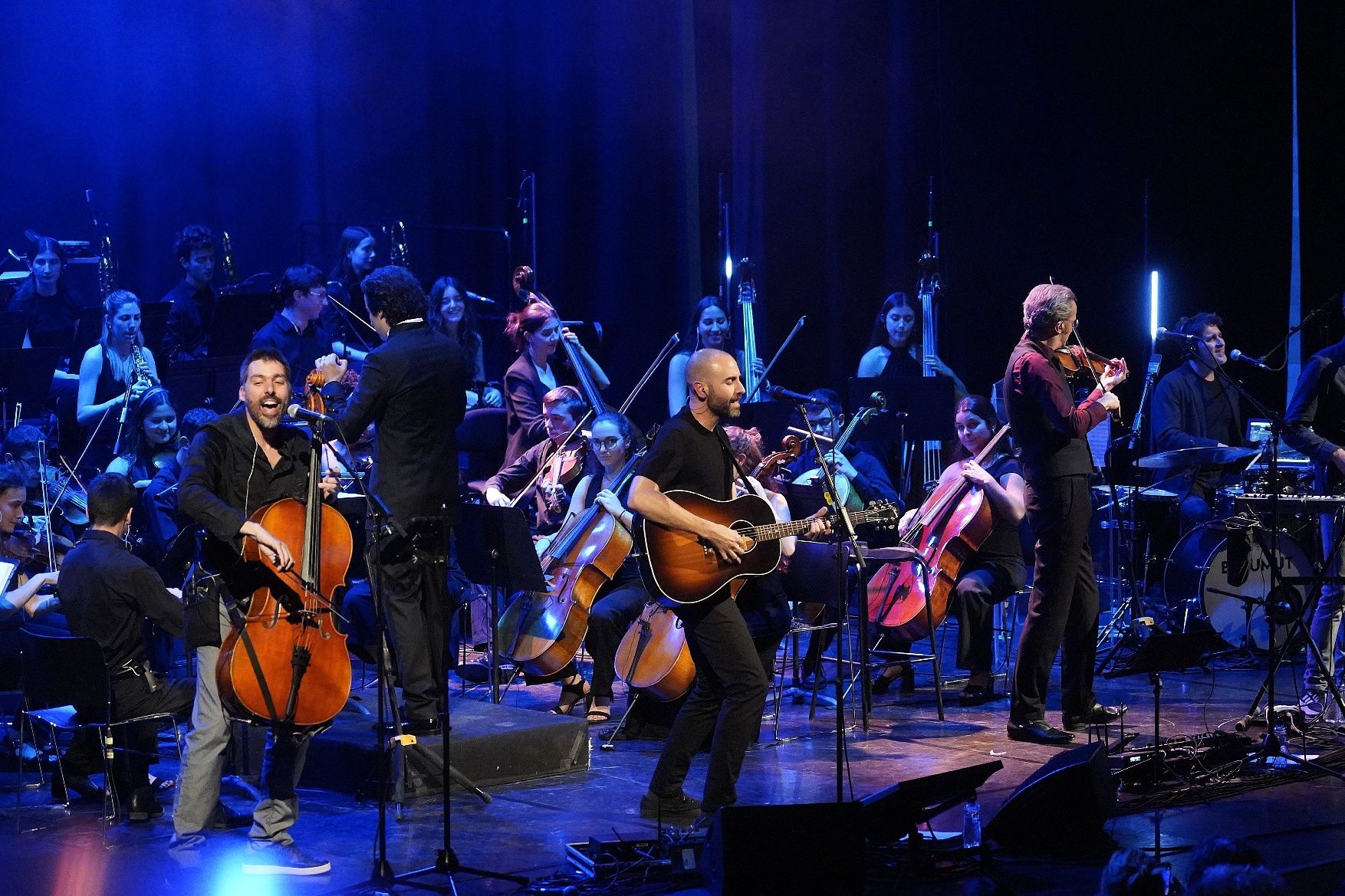 La celebració del desè aniversari del grup omple l'Auditori de Girona