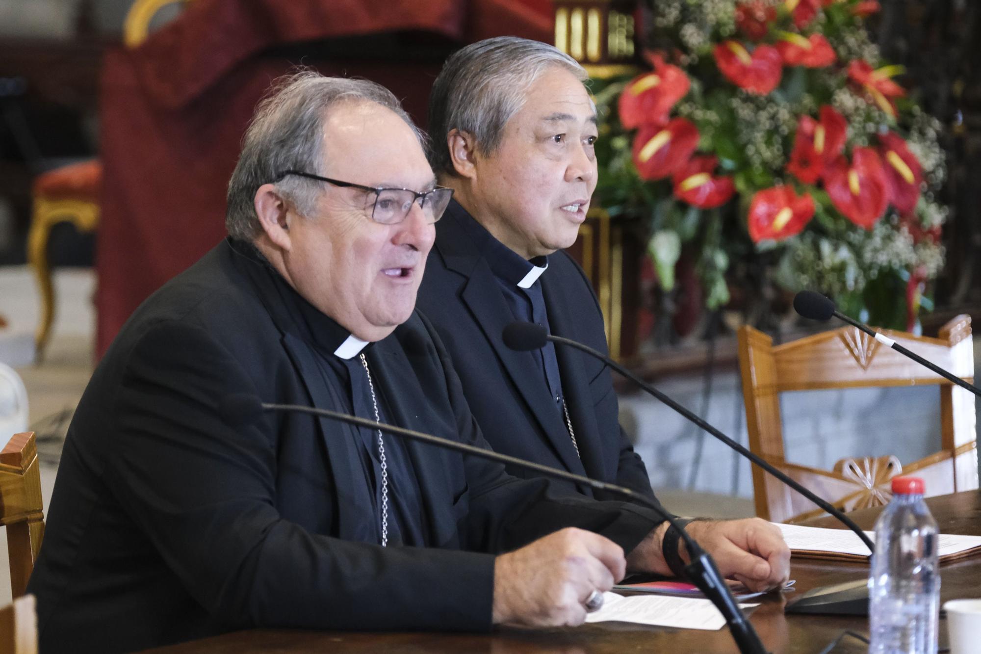 Conferencia del nuncio del papa, Bernadito Azua, por el 50 BIC de la Catedral de Canarias