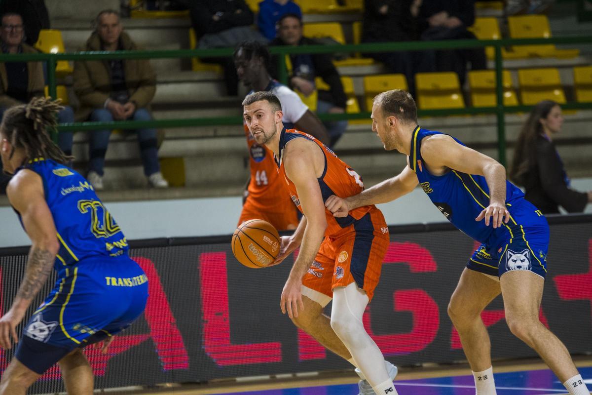 Joe Cremo dirige un ataque coruñés en el Paco Paz