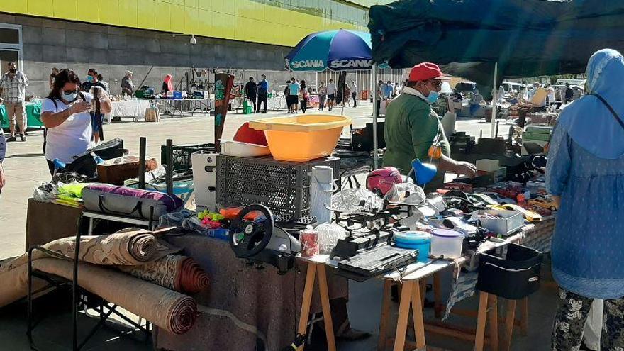 El mercado de anticuarios de Vila-real suma 700 visitantes cada domingo