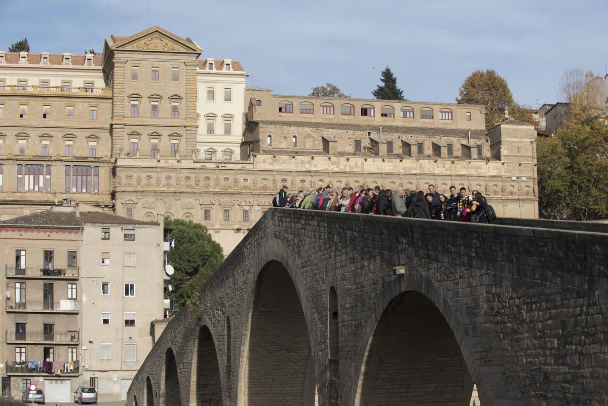 MANRESA . FORUM CRUÏLLA DE CAMINS . COMMEMORACIO 500 ANYS ARRIBADA SANT IGNASI . PEREGRINS CAMINANT PONT VELL FINS LA COVA DE SANT IGNASI