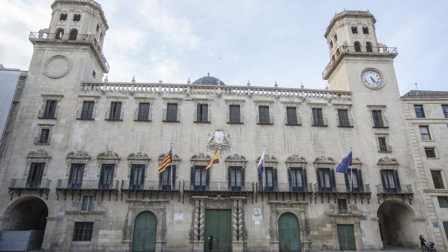 El PCE tilda de &quot;vergonzosos&quot;  los presupuestos de Alicante por los recortes a ayudas sociales
