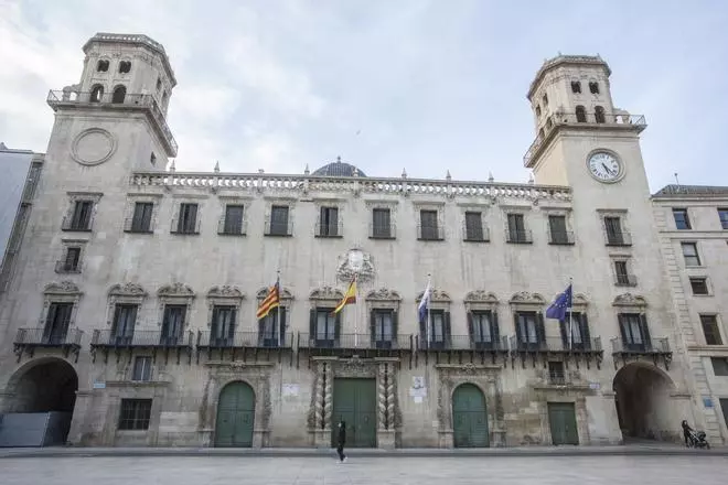 El PCE tilda de "vergonzosos"  los presupuestos de Alicante por los recortes a ayudas sociales