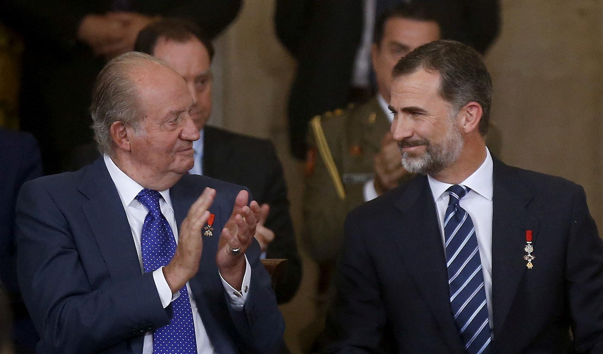 Felipe VI y Juan Carlos I, juntos en un acto en junio de 2015.