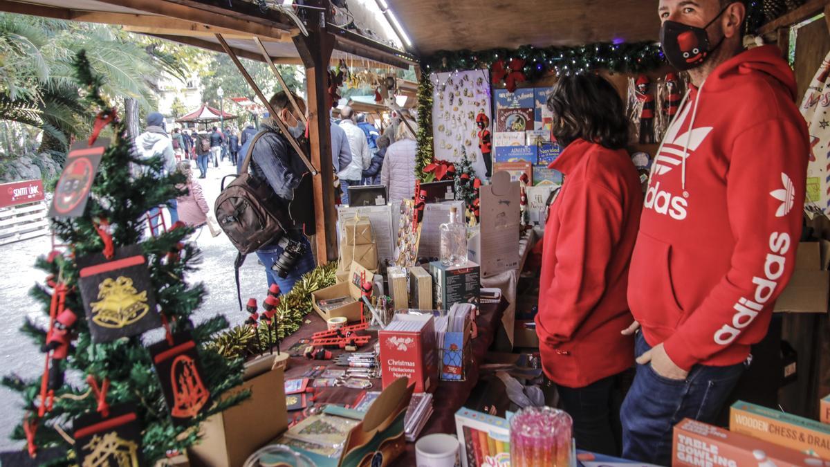 Un puesto del Mercat de Nadal de Alcoy durante la pasada edición.