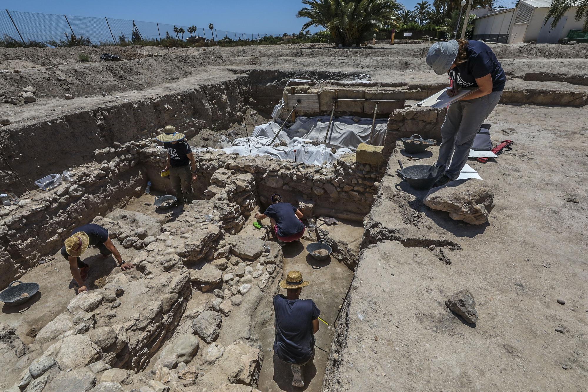 Primeras casas íberas halladas en las excavaciones en el yacimiento de La Alcudia en Elche