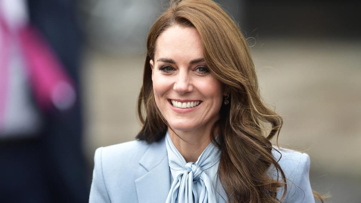 Kate Middleton con abrigo azul bebé de Alexander McQueen