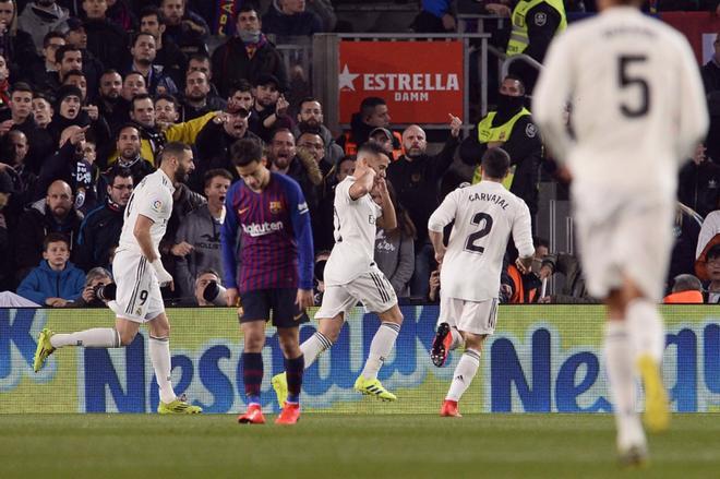 Imágenes de la primera parte del partido de ida de semifinales de Copa del Rey entre el FC Barcelona y el Real Madrid disputado en el Camp Nou