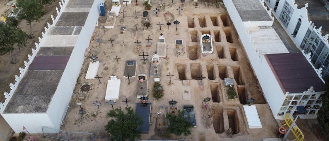 Imagen de archivo de la primera fase de exhumación del cementerio de Sant Francesc. | ARANZADI