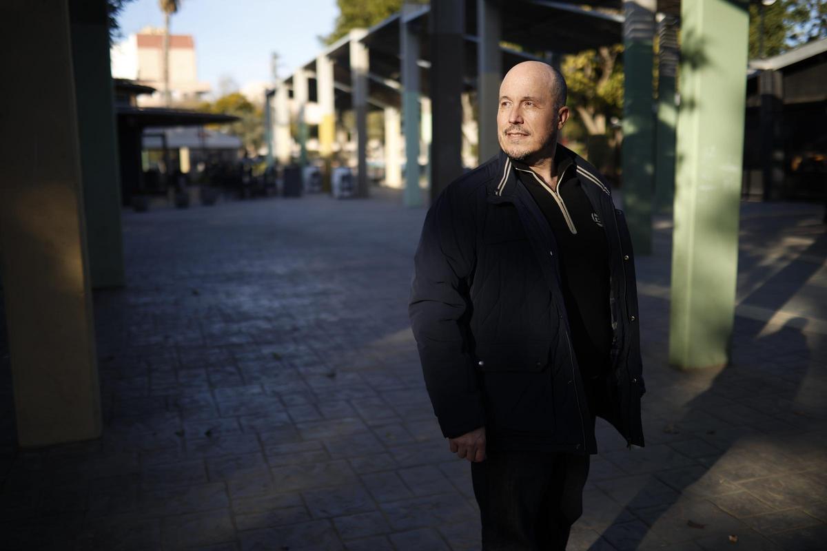 Antonio lleva treinta años trabajando como administrativo en el mismo centro.