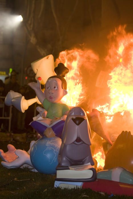 La Nit de la Cremà pone fin a las Fallas 2018