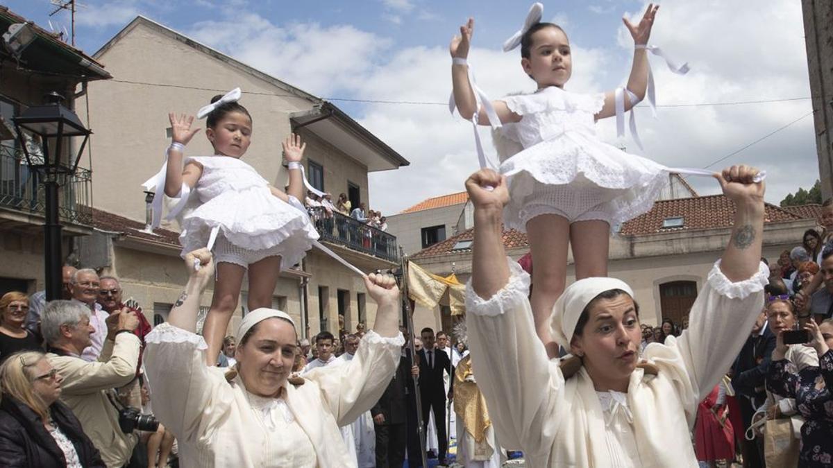 La Danza de las Penlas, uno de los elementos más representativos de las Festas da Coca