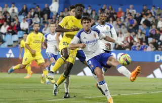 Iván Azón espera un  paso adelante del Valencia
