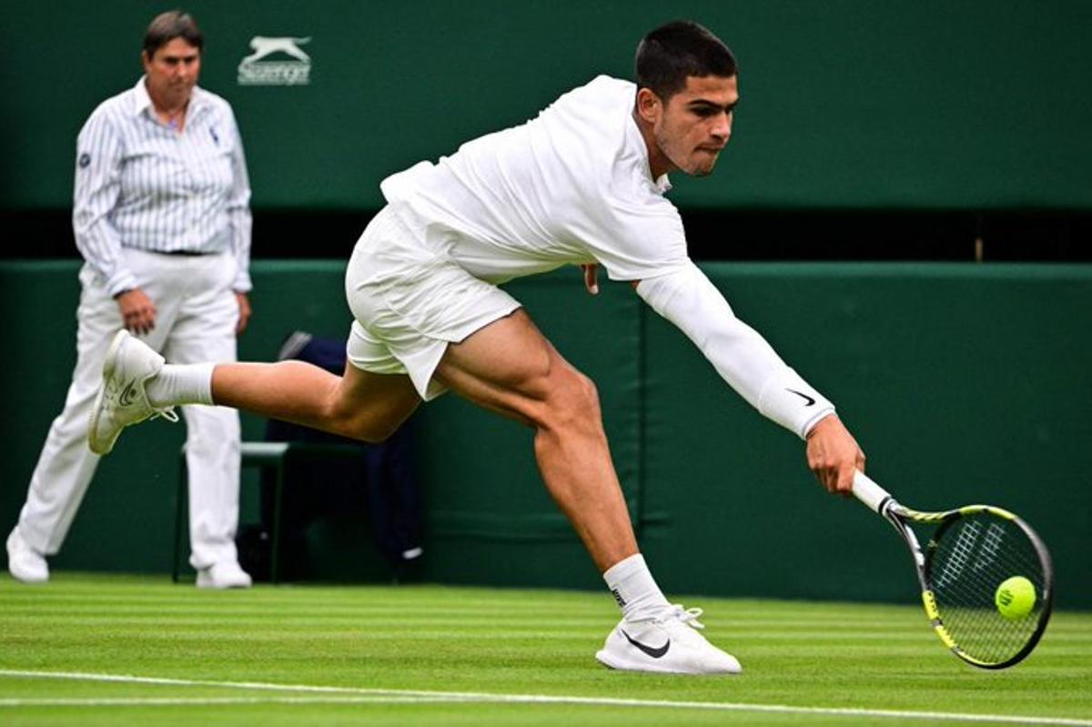 Alcaraz entra en la tercera ronda de Wimbledon per la via ràpida