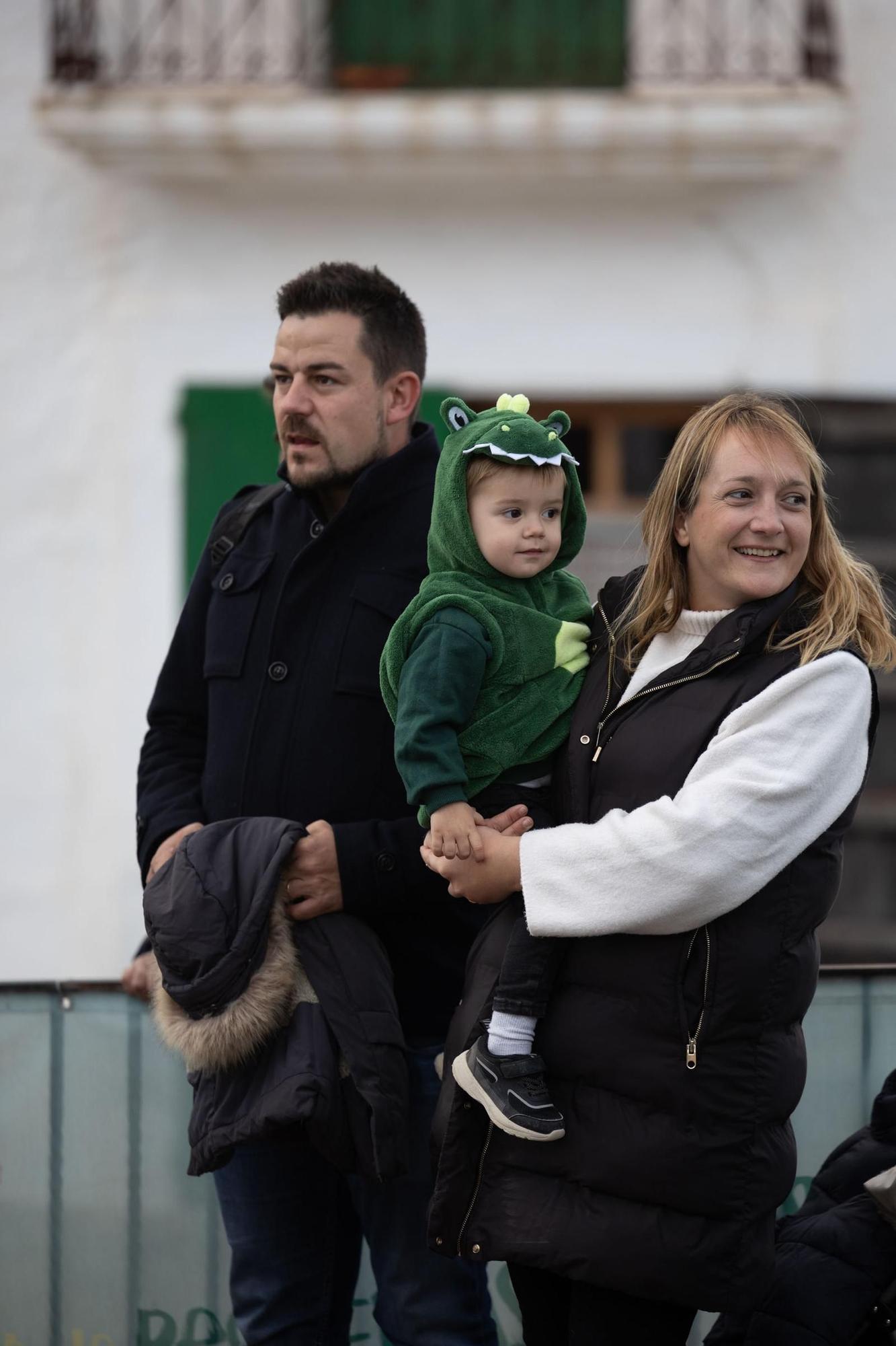 Mira aquí las imágenes de la rúa de carnaval en Sant Joan