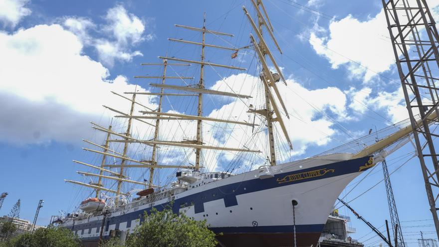 De casa flotante para mineros polacos a crucero de lujo: el &#039;Royal Clipper&#039;, en el Puerto de Las Palmas