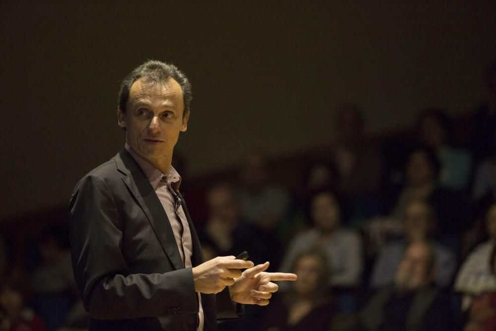 Pedro Duque participa en la segunda jornada de la II Semana de la Ciencia