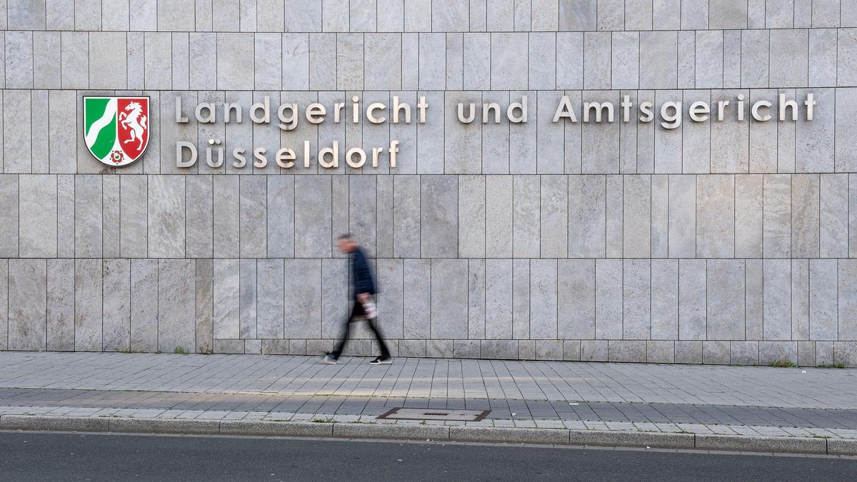 Der Prozess findet am Amtsgericht Düsseldorf statt.