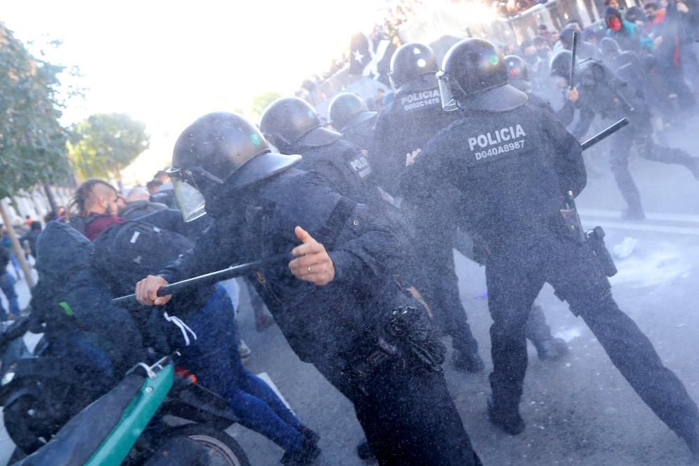 Càrregues policials en la concentració dels CDR