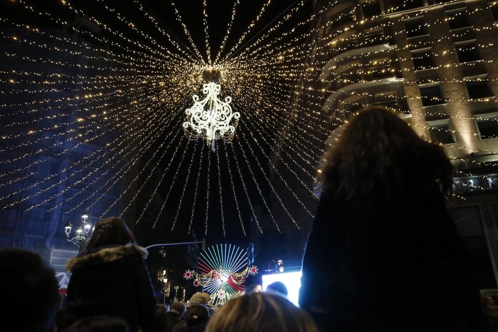 Ya es Navidad en Vigo: 10 milllones de luces para marcar una historia. // A. Villar | J. Lores | J. Álvarez | C. Delgado | M. Romero