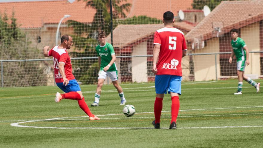 Curro, lecciones de fútbol a los 40