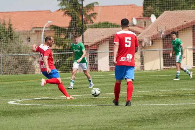 Curro, lecciones de fútbol a los 40
