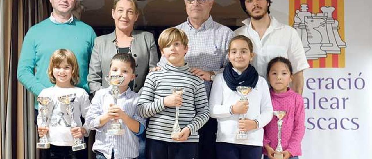 Imagen de los premiados en el torneo Insular Escolar para menores de 8 años.