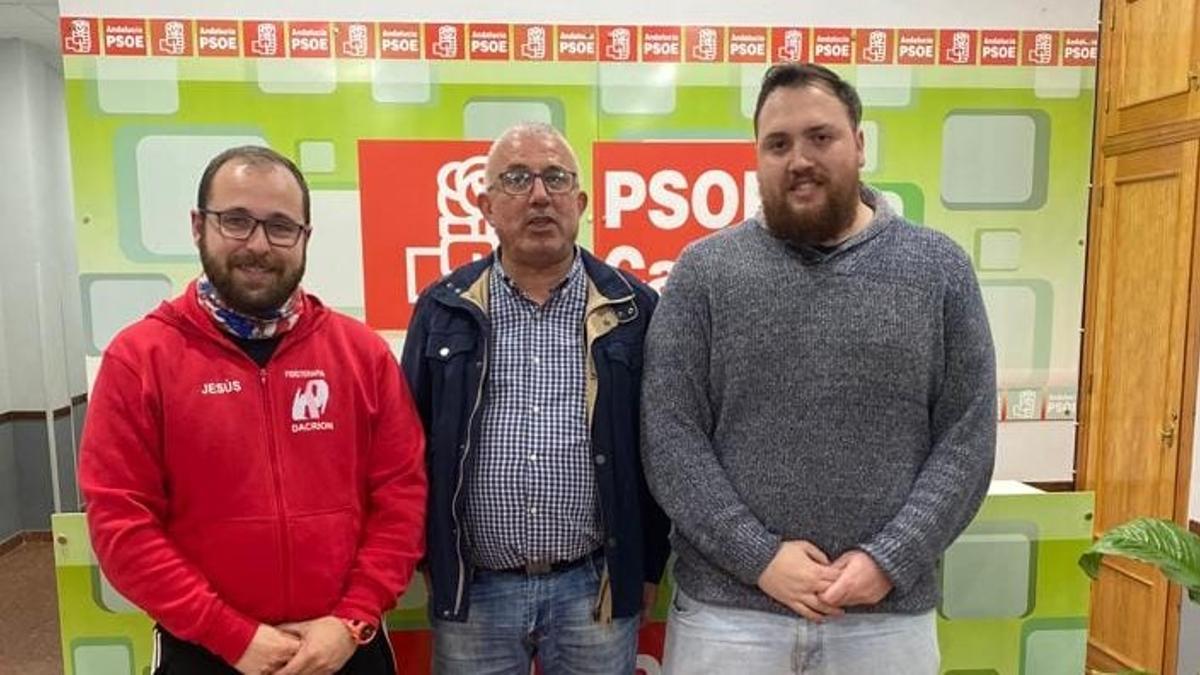 El secretario general, Jesús Chacón, con Antonio Jesús Caballero y Francisco Bonilla.