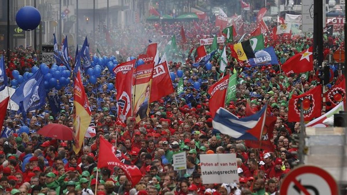 Entre 80.000 y 100.000 personas salieron a las calles a protestar contra las medidas de austeridad en Bruselas.