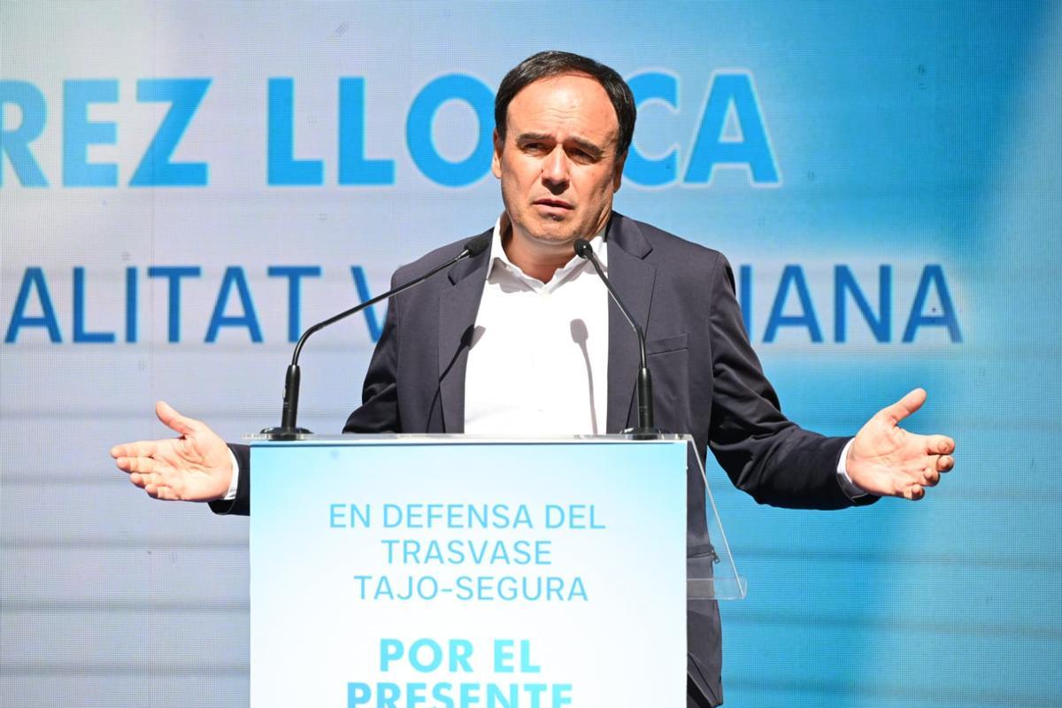 Acto en defensa del trasvase en Pilar de la Horadada con la presencia de los presidentes autonómicos de la Comunidad Valenciana y Murcia, convocado por los regantes Acto en defensa del trasvase en Pilar de la Horadada con la presencia de los presidentes autonómicos de la Comunidad Valenciana y Murcia, convocado por los regantes