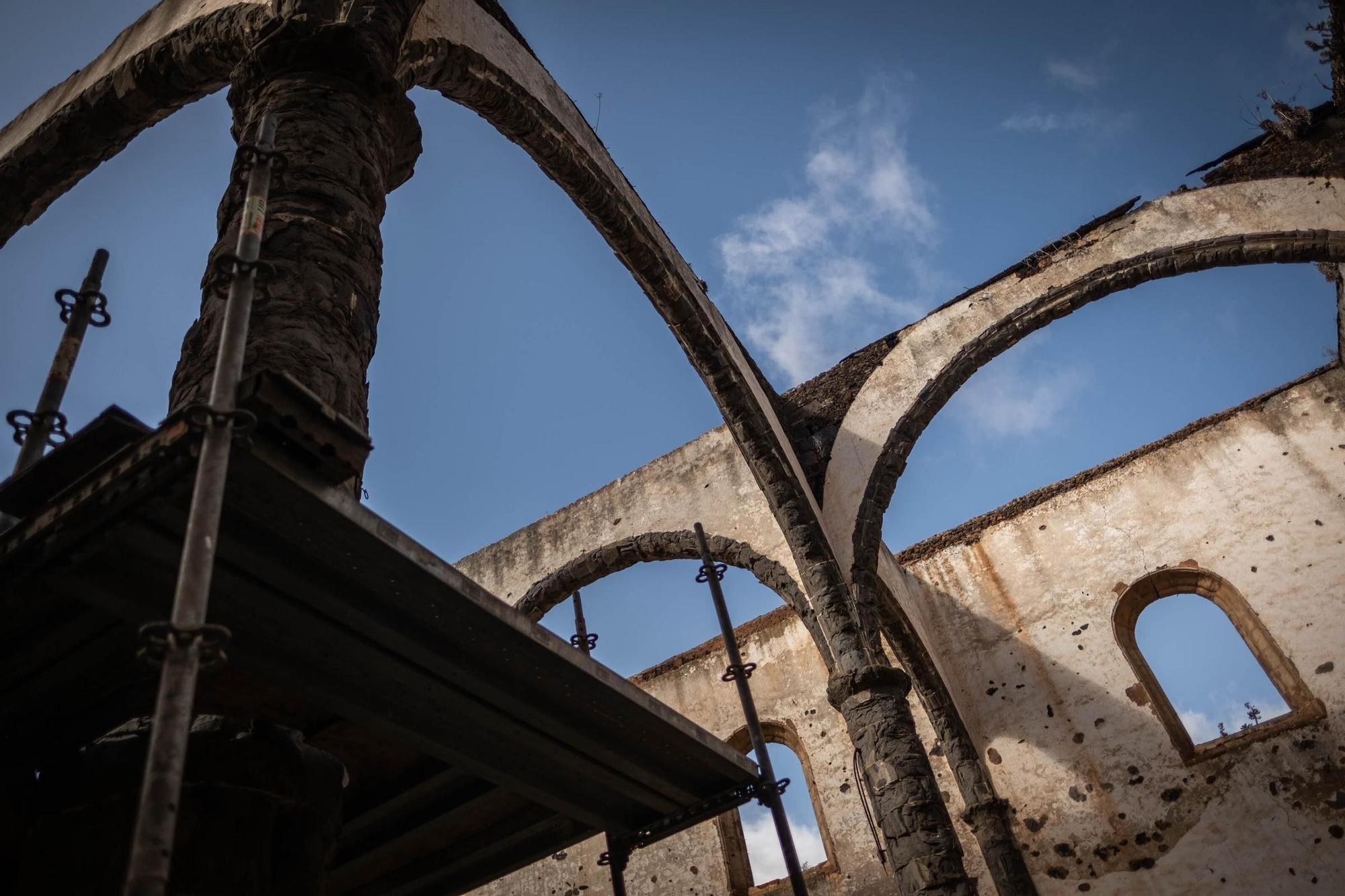 Visita del ministro de Turismo, Jordi Hereu, a las ruinas de la iglesia de San Agustín