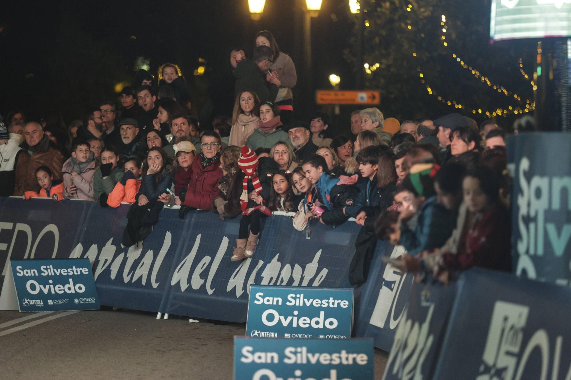 EN IMÁGENES: Alejandro Onís y Mariam Benkert saltan del segundo al primer puesto en la San Silvestre de Oviedo