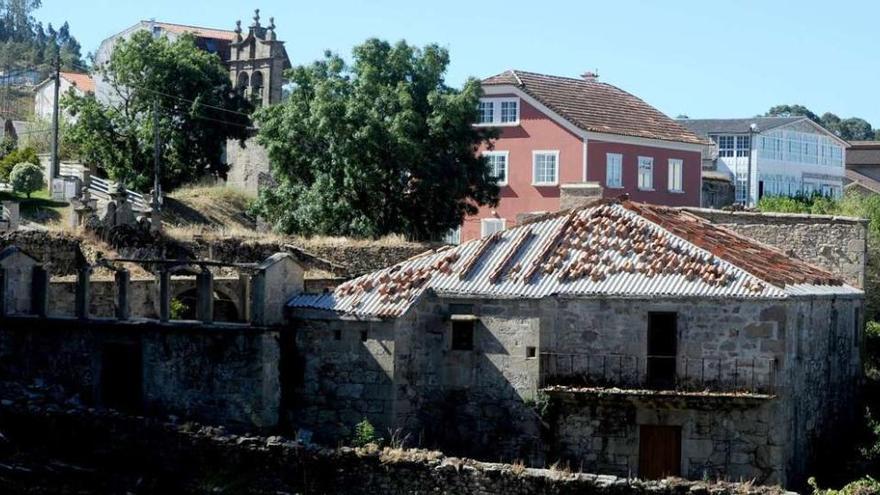 Estado actual de la casa rectoral de Bamio, en la que se proyecta un negocio de turismo gastronómico. // Iñaki Abella