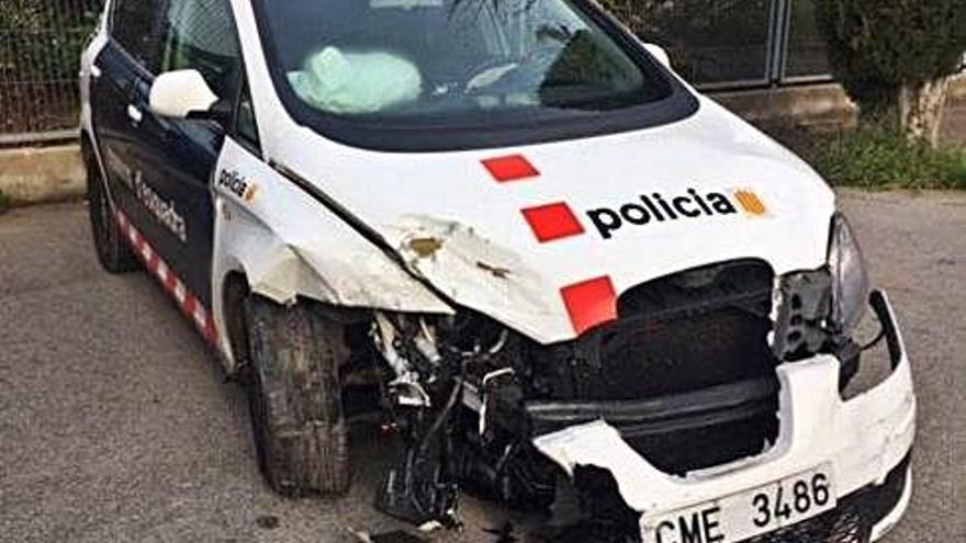 Estat en què va quedar el cotxe policial