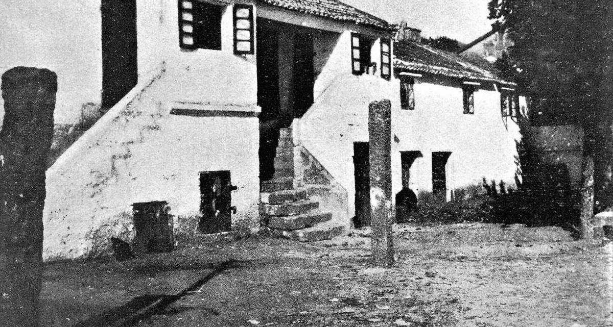 Antigas casas-patín mariñeiras, na Praia. Ano 1927. | VIDA GALLEGA