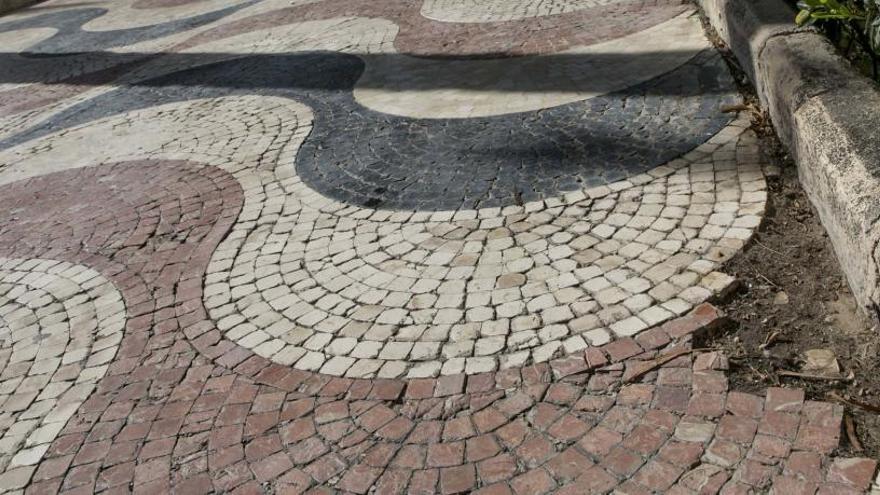 La Explanada sonríe, pero cada vez con menos "dientes"