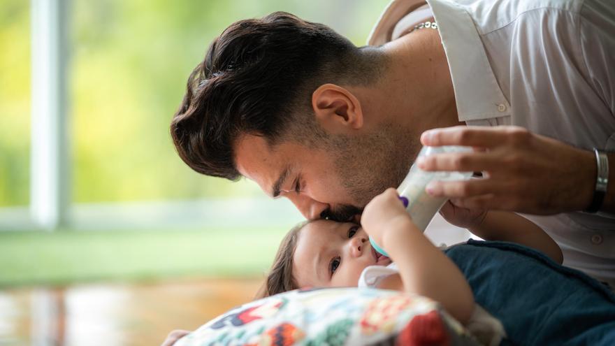 Permiso parental de ocho semanas: si quieres cobrarlo tendrás que esperar a agosto