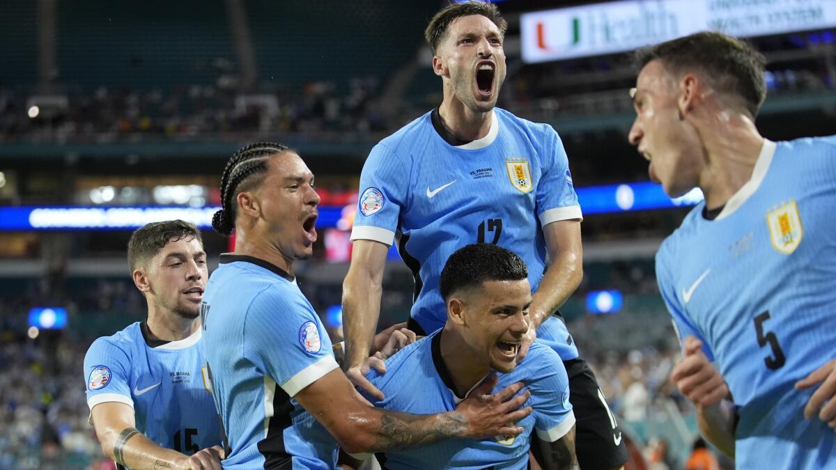 Tal y como se esperaba, Uruguay superó a Panamá y espera asegurar la clasificación contra Bolivia
