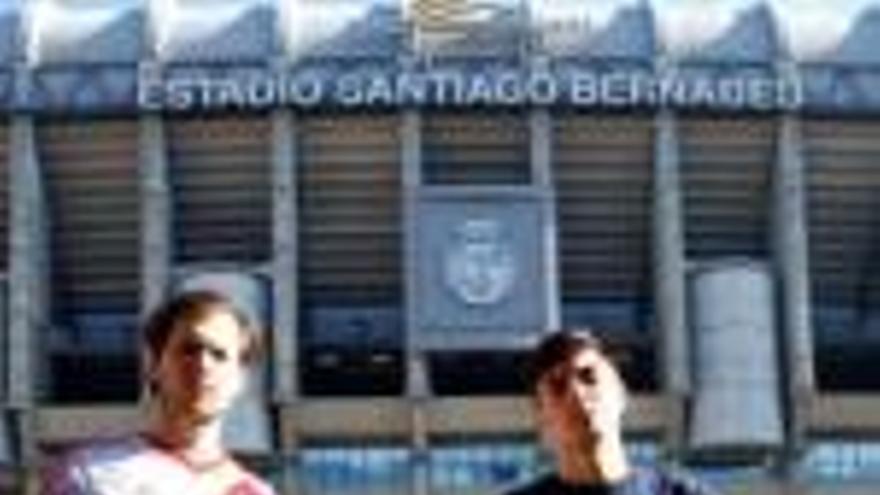 Dos aficionats de River i Boca.