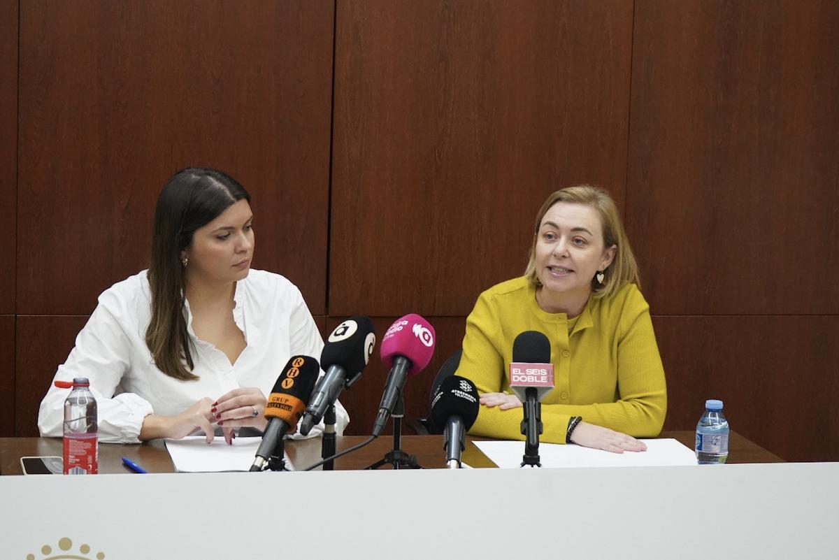 La concejal Mar Chordá y la vicepresidenta de la diputación, Natàlia Enguix, en Alzira, en una imagen de archivo.