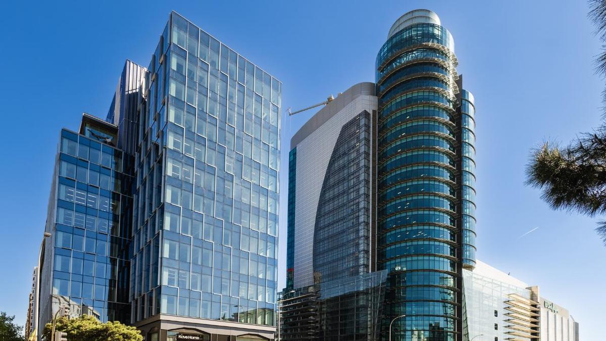Edificios del campus de EY en Madrid, con torre Titania a la derecha, de El Corte Inglés, y Orense, 2, de Generali Real Estate