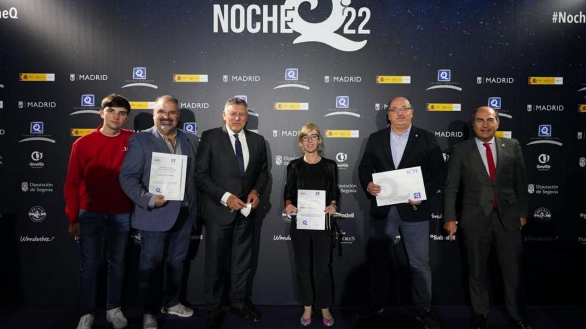 Representantes de Sanxenxo en la entrega de los sellos.