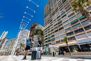 Alicante confía en llenar los hoteles en agosto tras un julio de récord