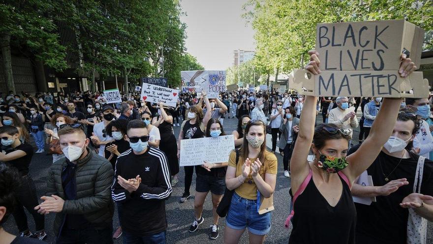 Críticas por la concentración de manifestantes en Madrid y Barcelona